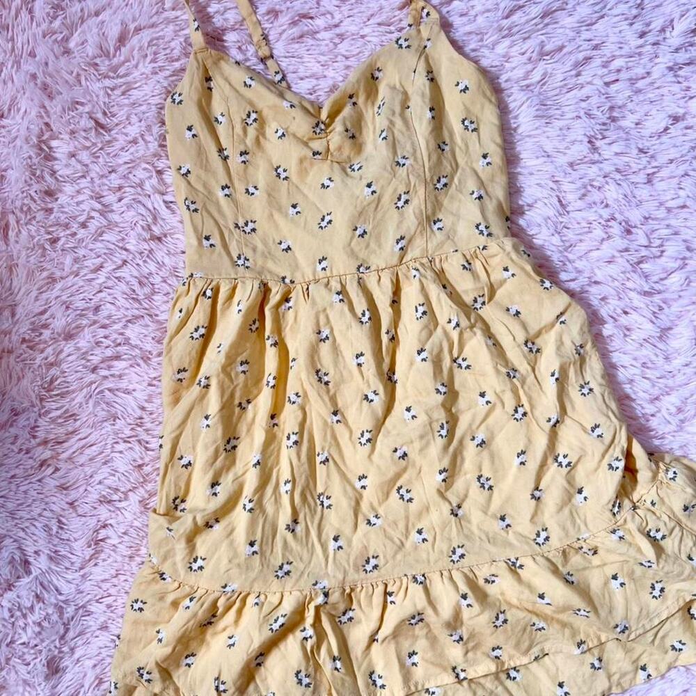 Hollister Yellow Flower Tie Back‎ Ruffle Feminine Cottage Core Delicate Sundress